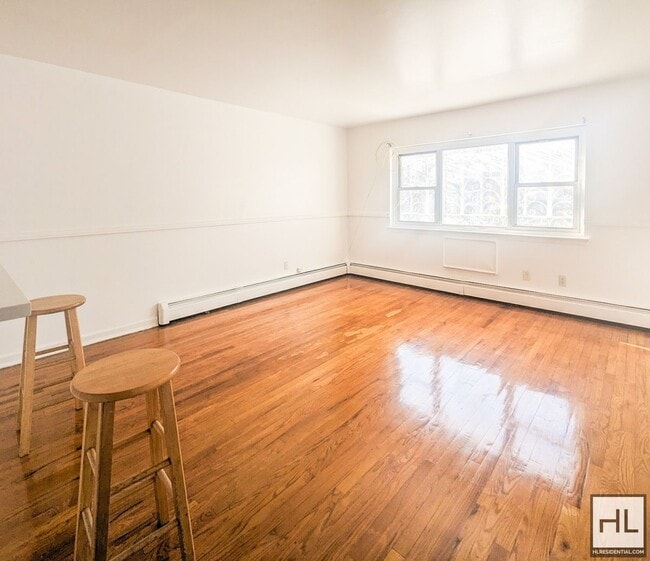 MICKLE AVENUE, Unit 1 in Bronx, NY - Building Photo - Building Photo