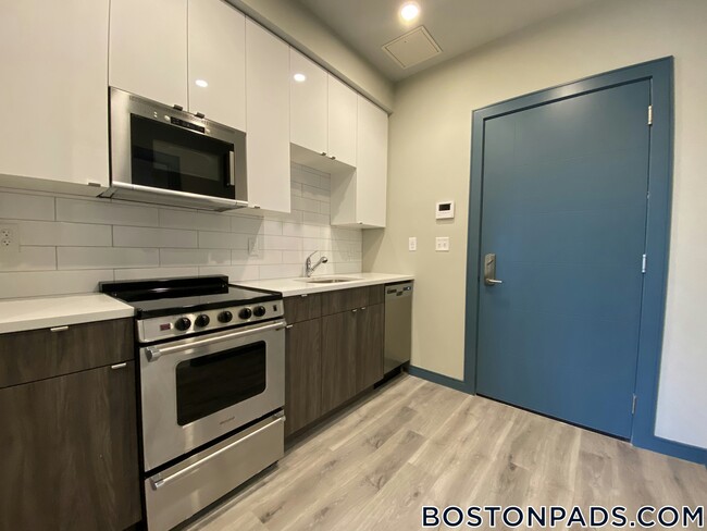 1258 Massachusetts Ave in Boston, MA - Building Photo - Building Photo