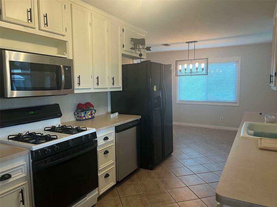 28896 Waller Gladish Rd in Waller, TX - Building Photo