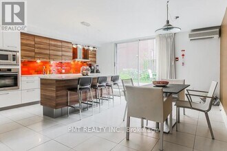 28 Admiral Rd in Toronto, ON - Building Photo - Building Photo