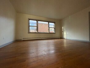 2242 73rd Ave-Unit -GW in Elmwood Park, IL - Building Photo - Building Photo