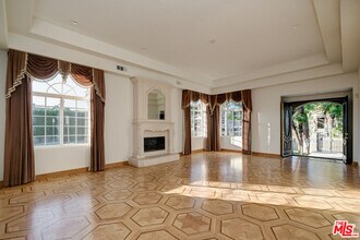 4356 Kingswell Ave in Los Angeles, CA - Building Photo - Building Photo