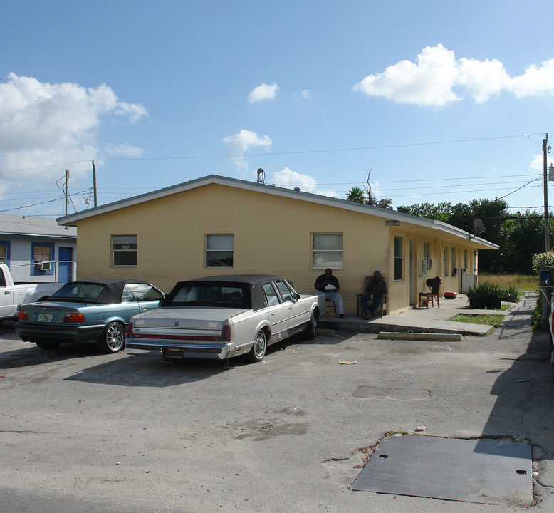 3032 NW 2nd St in Pompano Beach, FL - Building Photo