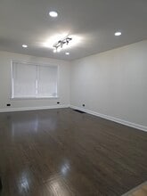 5251 S Hamlin Ave in Chicago, IL - Building Photo - Building Photo