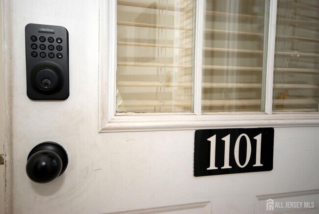 1101 Stony Brook Way in North Brunswick, NJ - Building Photo - Building Photo