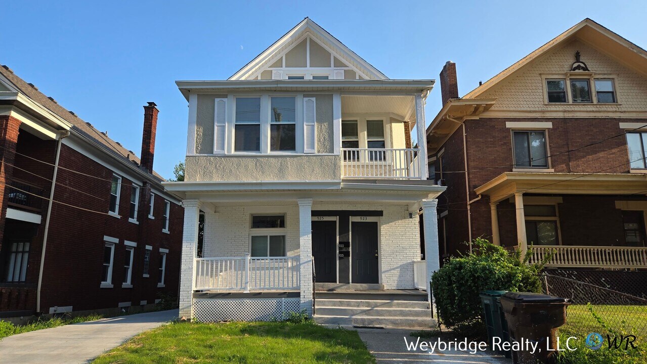 923 Rogers Pl in Cincinnati, OH - Building Photo