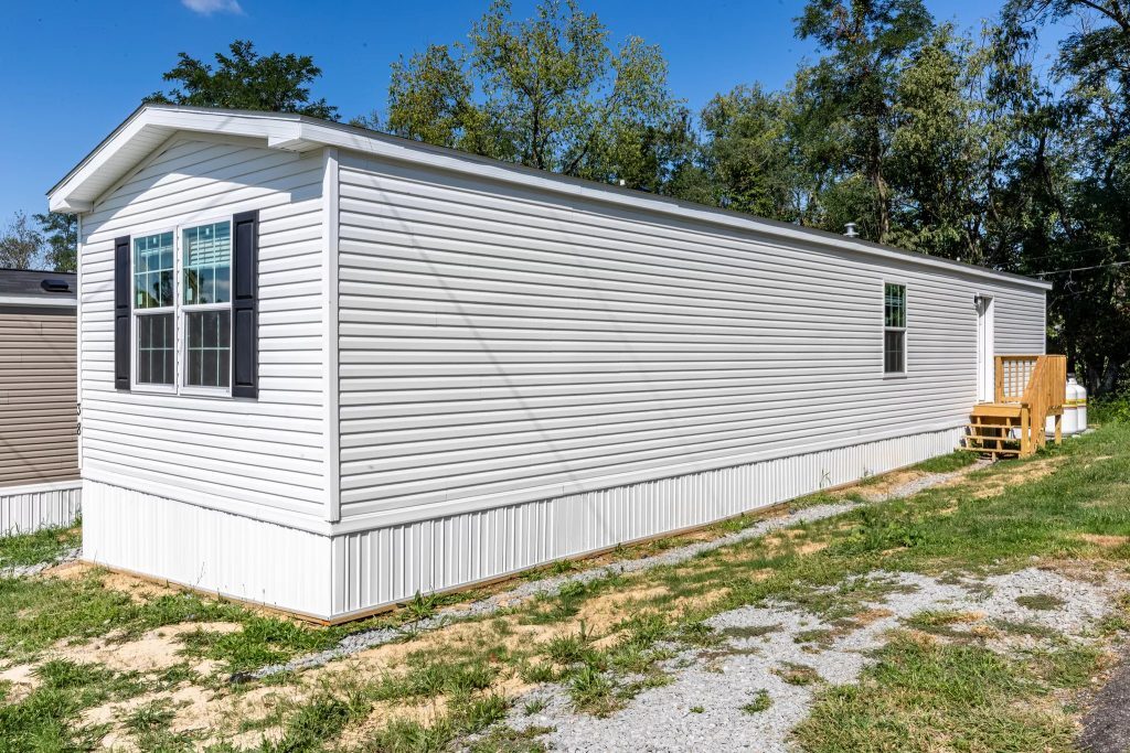 38 Cheryl Ln in West Mifflin, PA - Building Photo