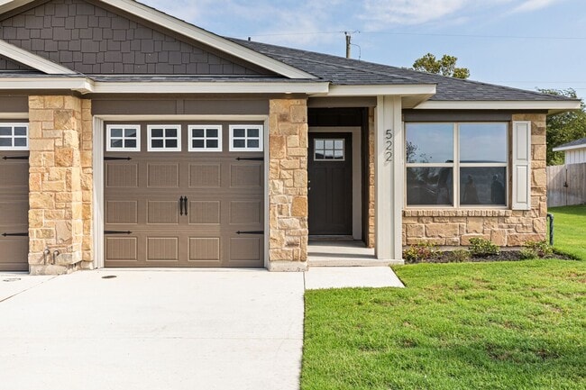 522 Campus St in Troy, TX - Foto de edificio - Building Photo