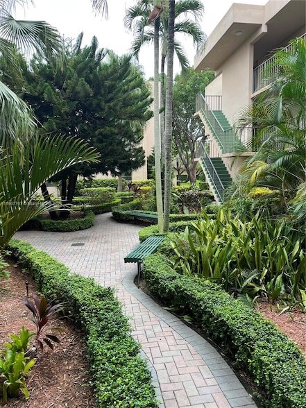 10525 SW 112th Ave, Unit 114 in Miami, FL - Foto de edificio - Building Photo