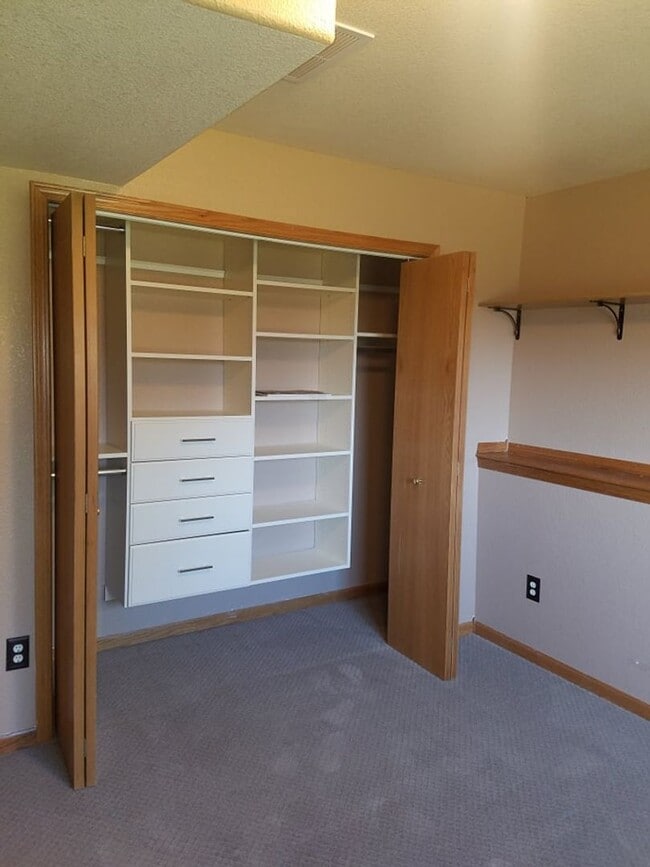 4710 Charmwood Dr in Rapid City, SD - Building Photo - Building Photo