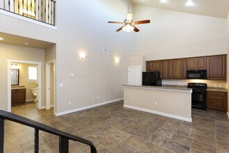 219 Circle Ct in Pleasanton, TX - Building Photo - Building Photo