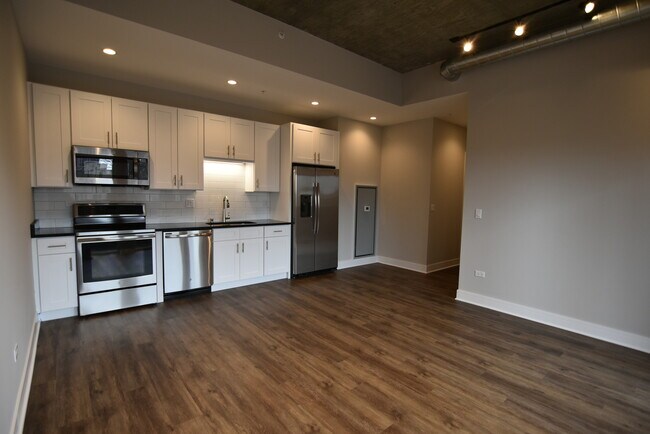 3833 N Broadway in Chicago, IL - Building Photo - Building Photo