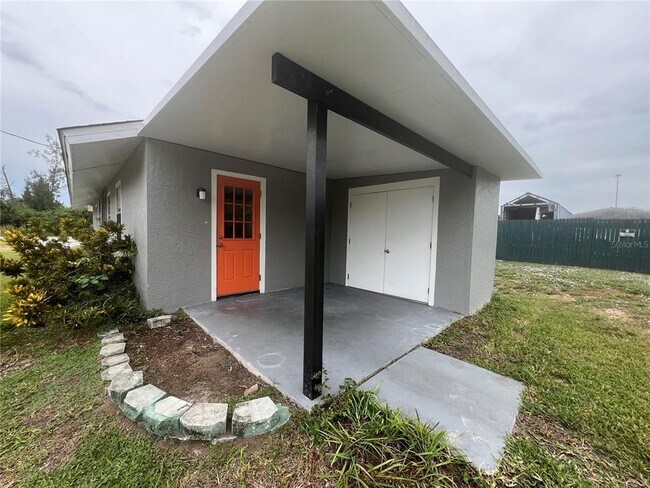 2533 Myrtle Ave in Punta Gorda, FL - Building Photo - Building Photo