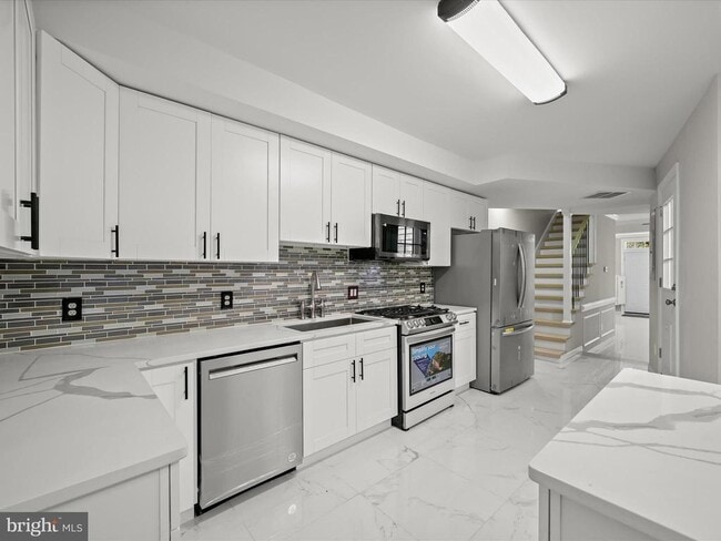 property at 1015 S Kenwood Ave