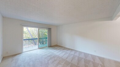 1004 Ignacio Blvd in Novato, CA - Building Photo - Building Photo