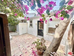 6853 1/2 W Alta Loma Terrace in Los Angeles, CA - Building Photo - Building Photo