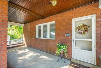 2324 Woodward Ave in Pittsburgh, PA - Building Photo - Building Photo