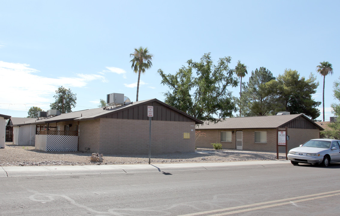 12645 N 113th Ave in Youngtown, AZ - Foto de edificio