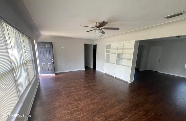 5824 Yellow Pine Dr in Jacksonville, FL - Building Photo - Building Photo