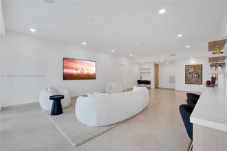 10101 Collins Ave in Bal Harbour, FL - Building Photo - Building Photo