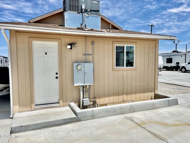 43813 Sierra Hwy in Lancaster, CA - Building Photo - Building Photo
