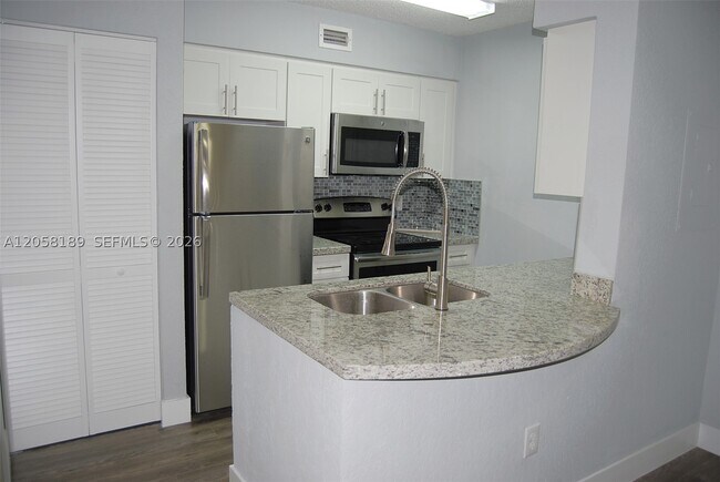 property at 2803 N Oakland Forest Dr