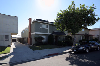 136 W Hillsdale St in Inglewood, CA - Building Photo - Building Photo