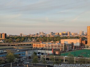 1079 Commonwealth Ave in Boston, MA - Building Photo - Building Photo