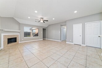 12266 Noco Dr in Tomball, TX - Foto de edificio - Building Photo