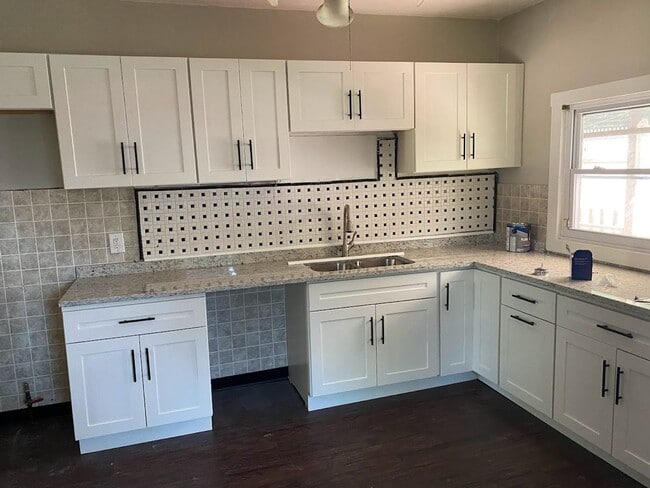 826 Walnut St in Braddock, PA - Building Photo - Building Photo
