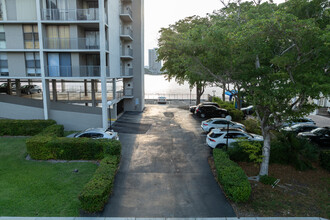 Fairview House Condominium in Sunny Isles Beach, FL - Building Photo - Building Photo