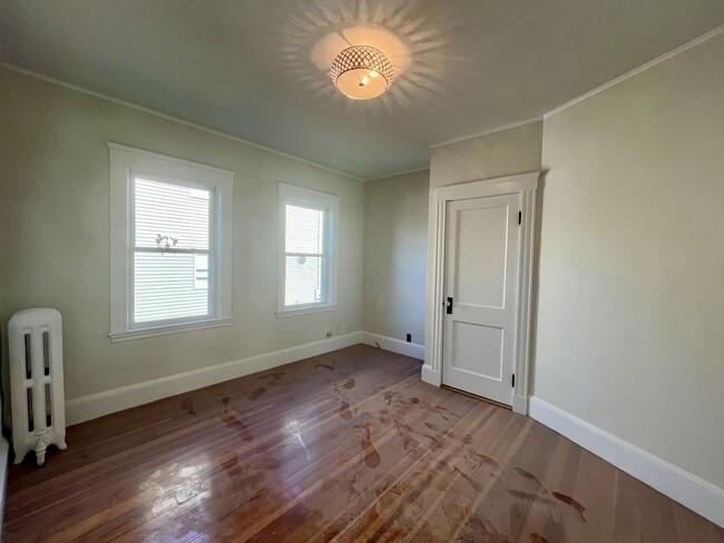 10 Eliot St, Unit 1 in Medford, MA - Foto de edificio - Building Photo