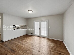 1824 Maplecrest Ln in Fultondale, AL - Foto de edificio - Building Photo