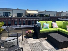 404 Ironsides Square SE in Leesburg, VA - Building Photo