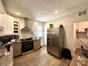 33 Edison Grn, Unit 2 in Boston, MA - Building Photo - Building Photo