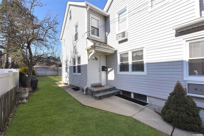 30 N Maryland Ave in Port Washington, NY - Building Photo - Building Photo