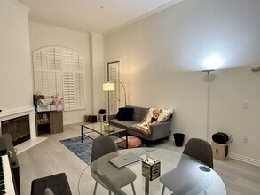 9263 Regents Rd in San Diego, CA - Building Photo - Building Photo