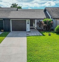 8 Huntley Ct in Haines City, FL - Building Photo