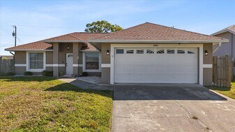 1405 SW 9th Ave in Cape Coral, FL - Building Photo