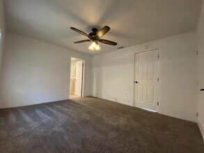 201 F St in Taft, CA - Building Photo - Building Photo