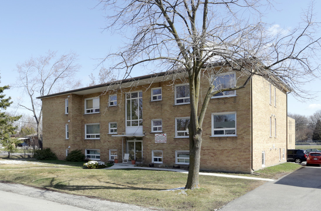 205 Maurice Dr in Oakville, ON - Building Photo