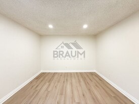 19401 Haynes St in Los Angeles, CA - Building Photo