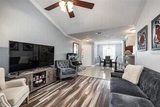 8607 Fancy Finch Dr in Tampa, FL - Building Photo - Building Photo