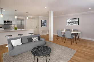 36 Longwood Ave, Unit 2 in Brookline, MA - Building Photo - Building Photo