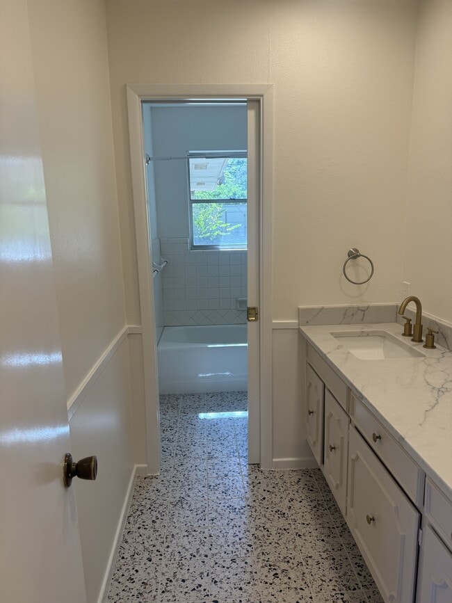 6001 Wonder Dr in Fort Worth, TX - Building Photo - Building Photo