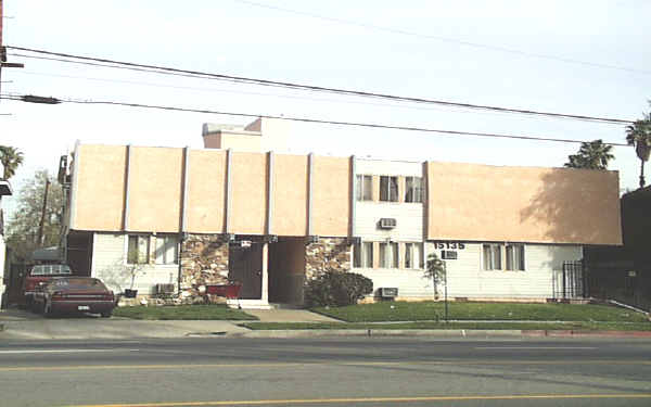 15135 Victory Blvd in Van Nuys, CA - Building Photo - Building Photo