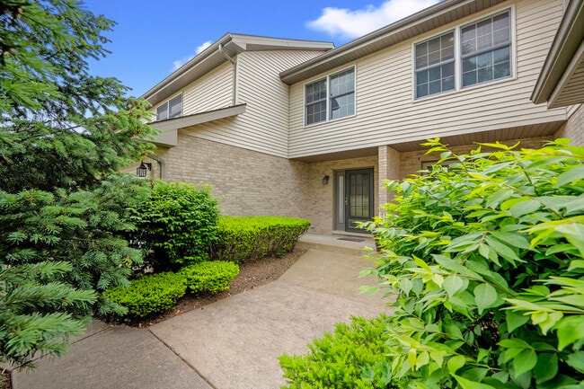 1015 Claremont Dr in Downers Grove, IL - Building Photo - Building Photo