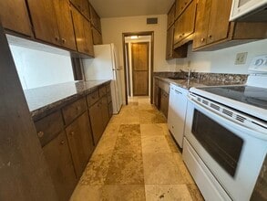 Park Tower Apartments in Fargo, ND - Foto de edificio - Building Photo