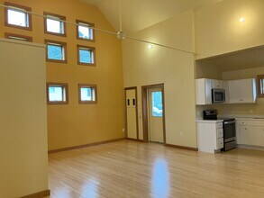36 School St, Unit 1 in Johnson, VT - Building Photo - Building Photo