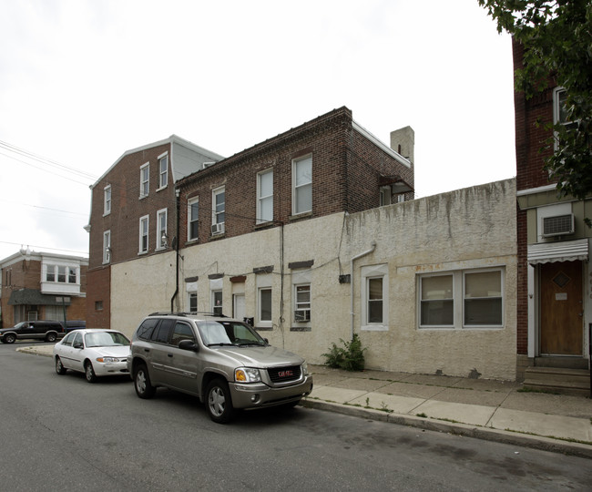 2321 Orthodox St in Philadelphia, PA - Foto de edificio - Building Photo